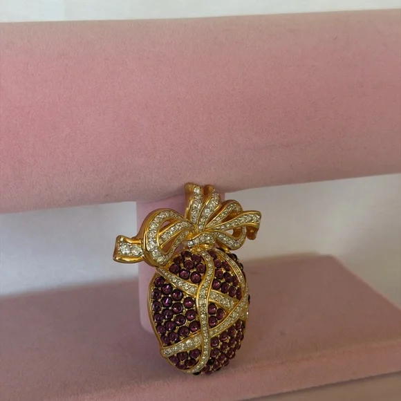 Authentic Vintage Swarovski Purple Crystal Christmas Ornament Brooch - Gold Tone